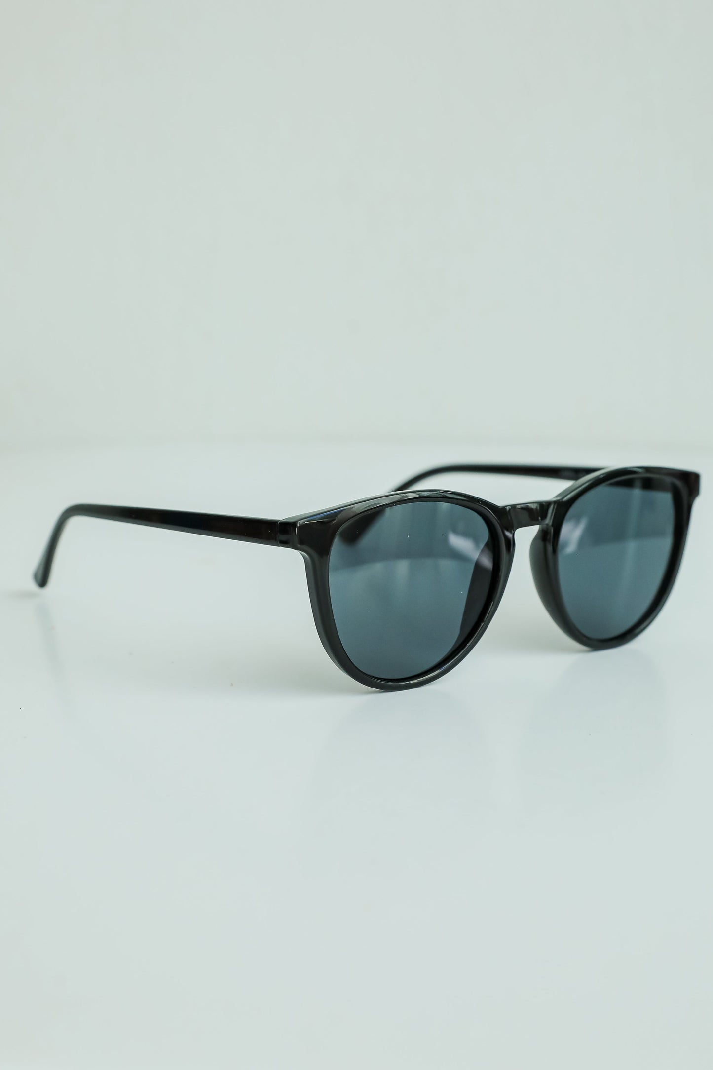 Chillin' Out Round Sunglasses