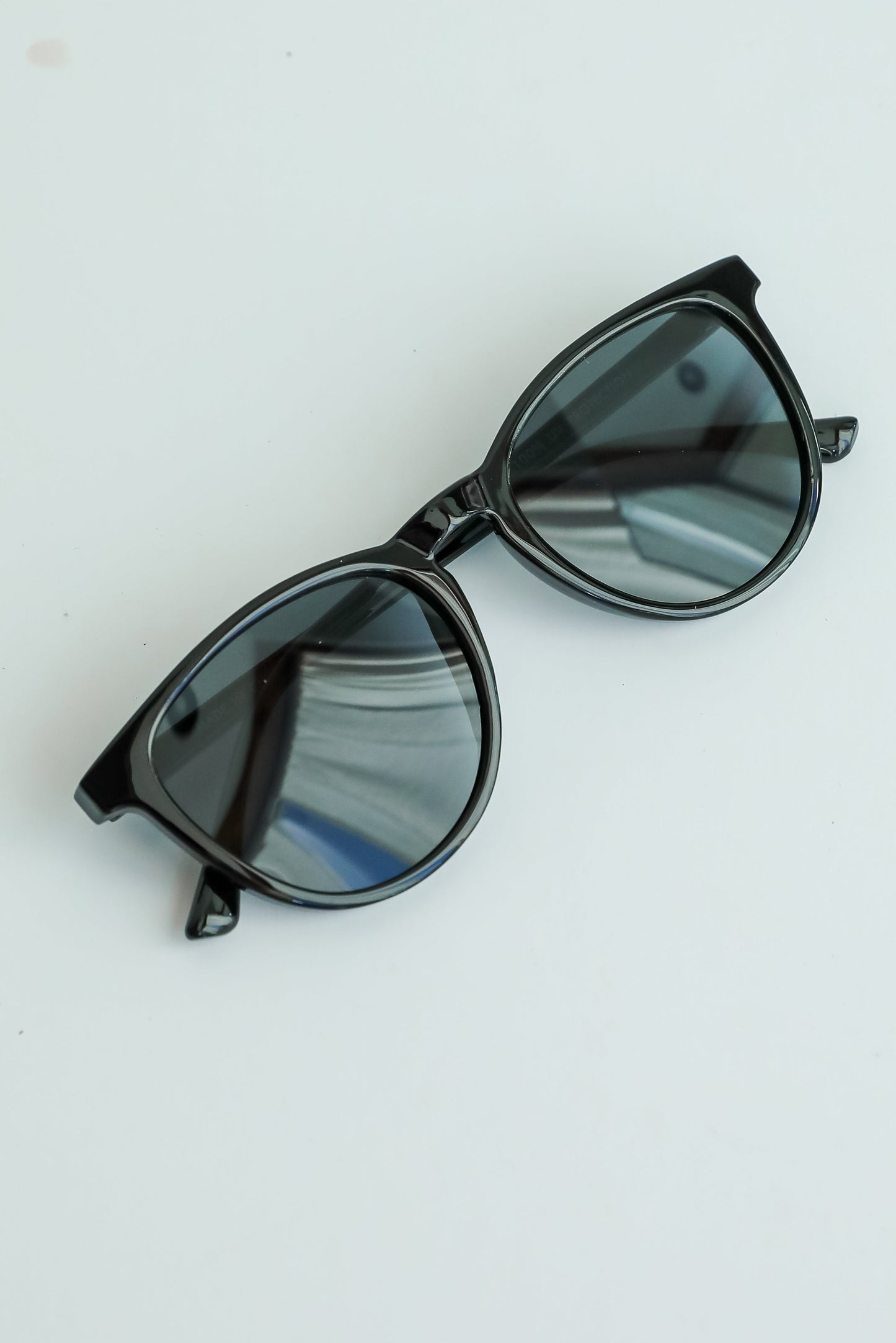 Chillin' Out Round Sunglasses