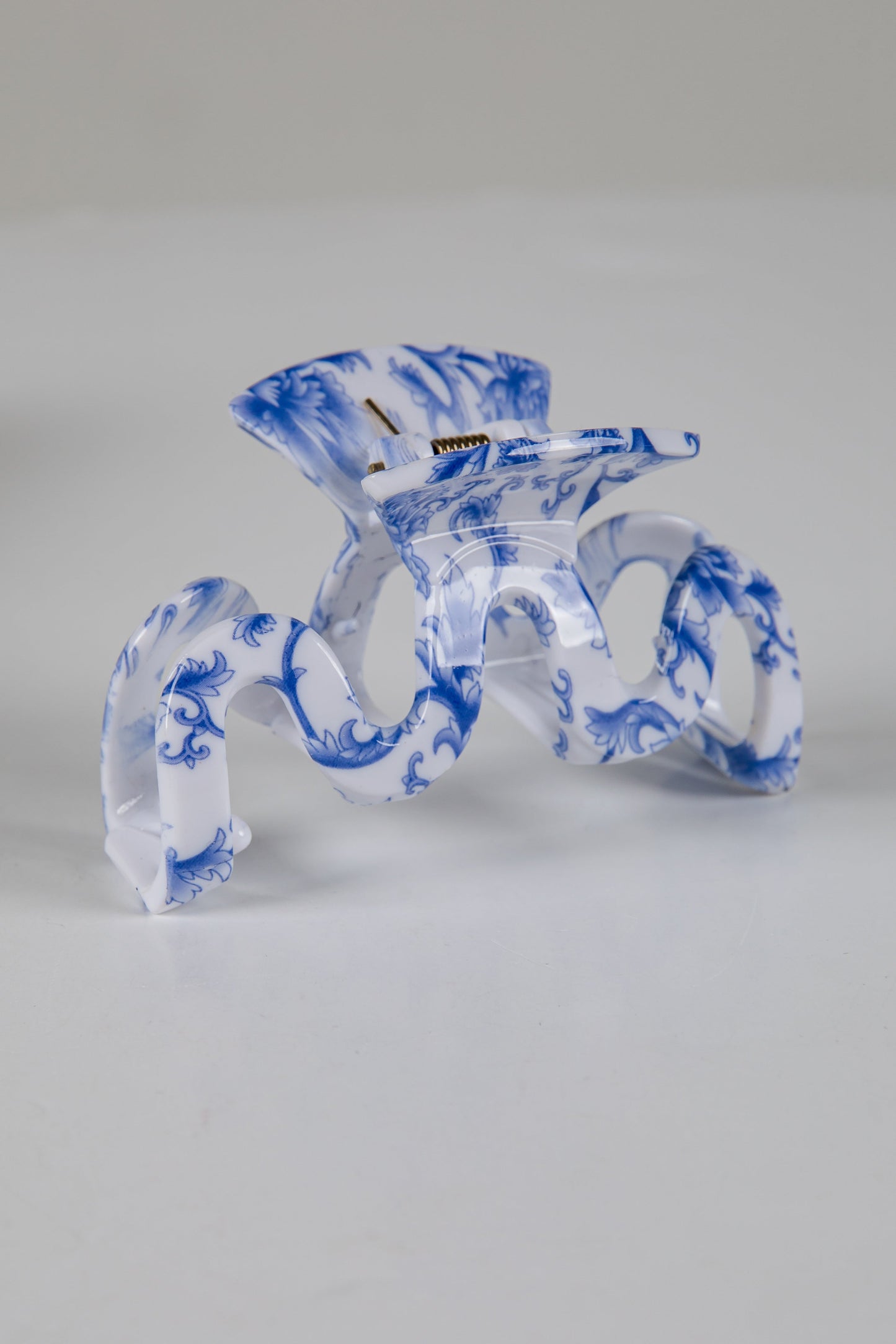 Sweet Credentials Navy Floral Wavy Claw Hair Clip