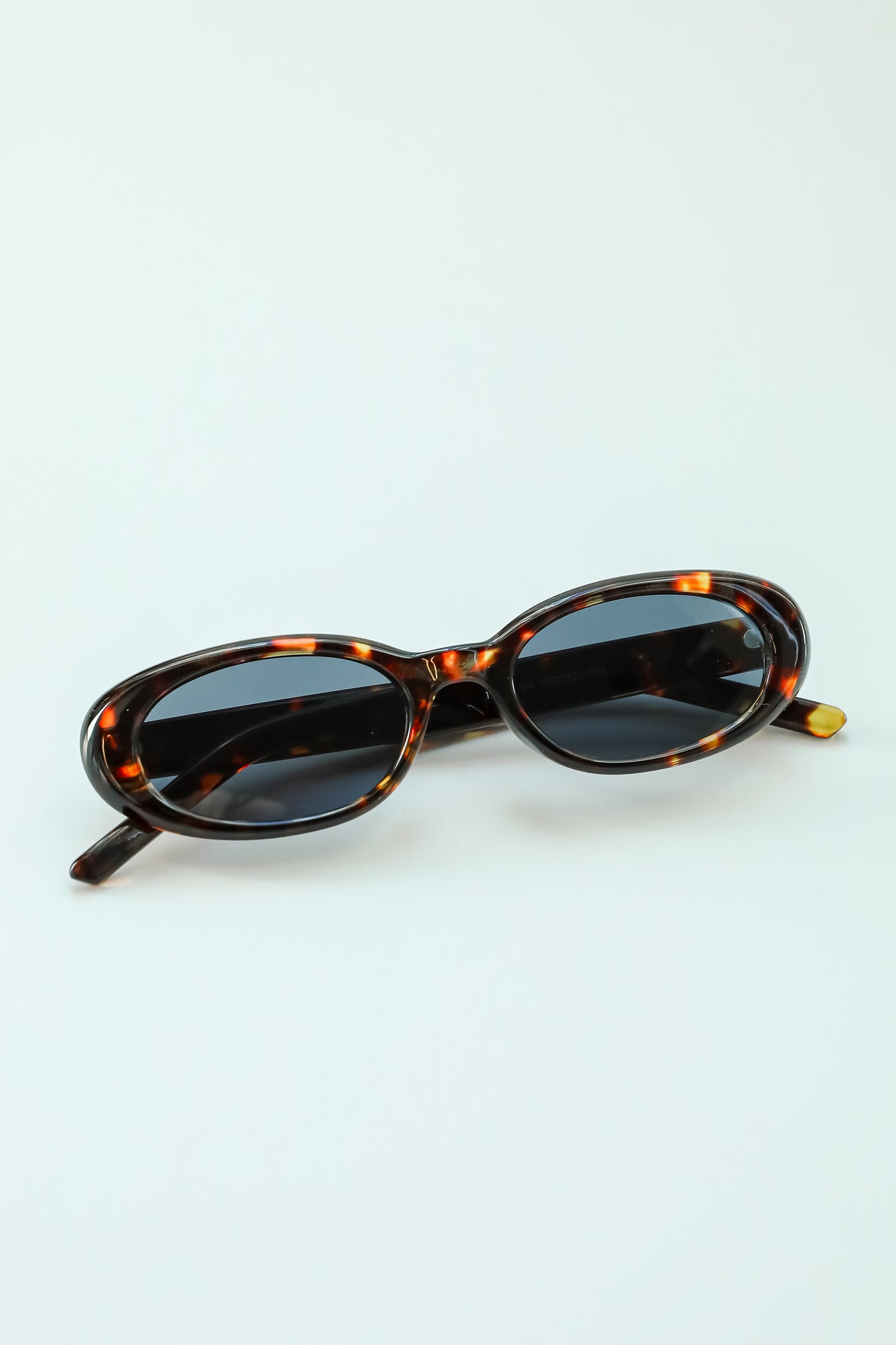 Chic Gaze Oval Sunglasses