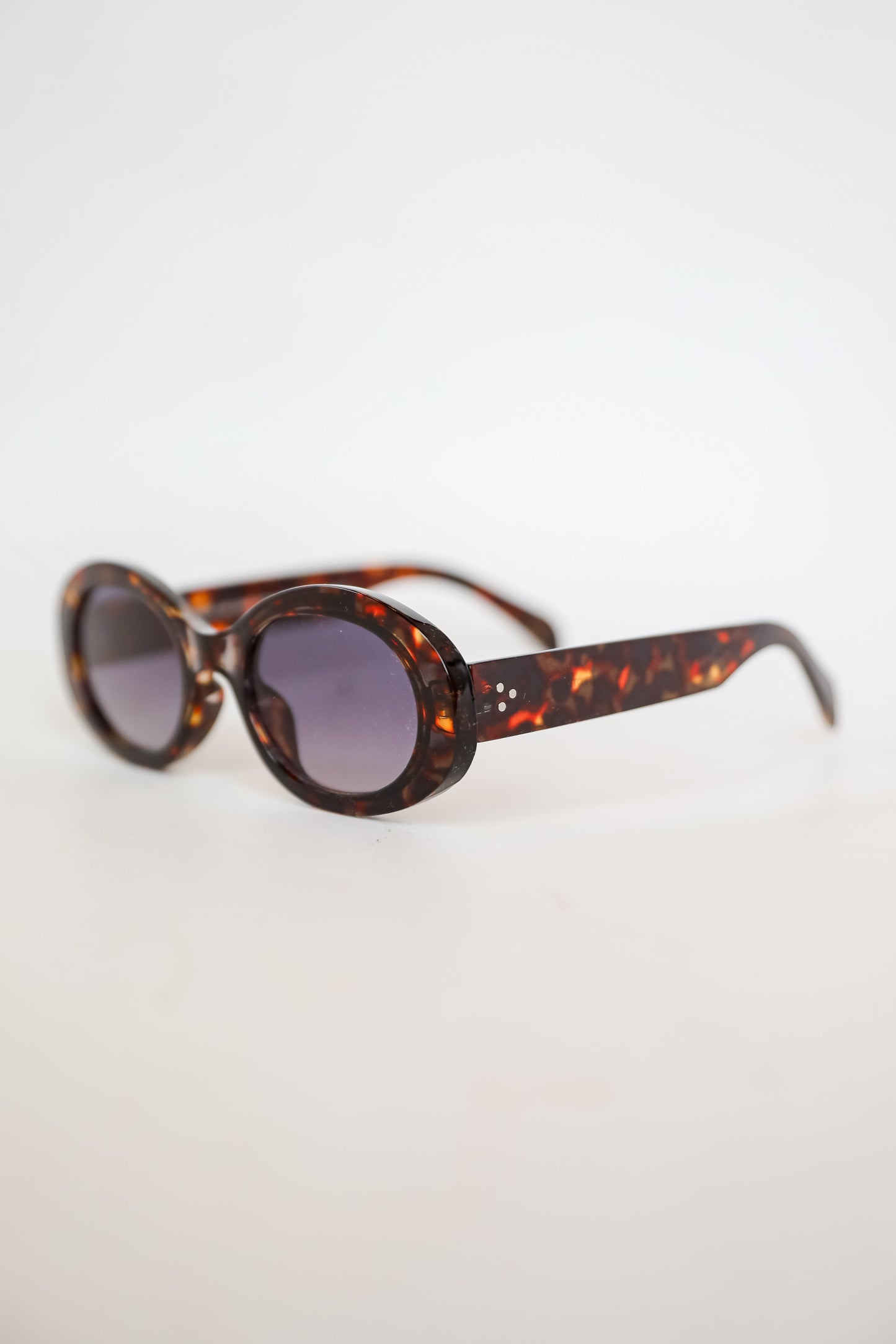 Main Frame Oval Sunglasses