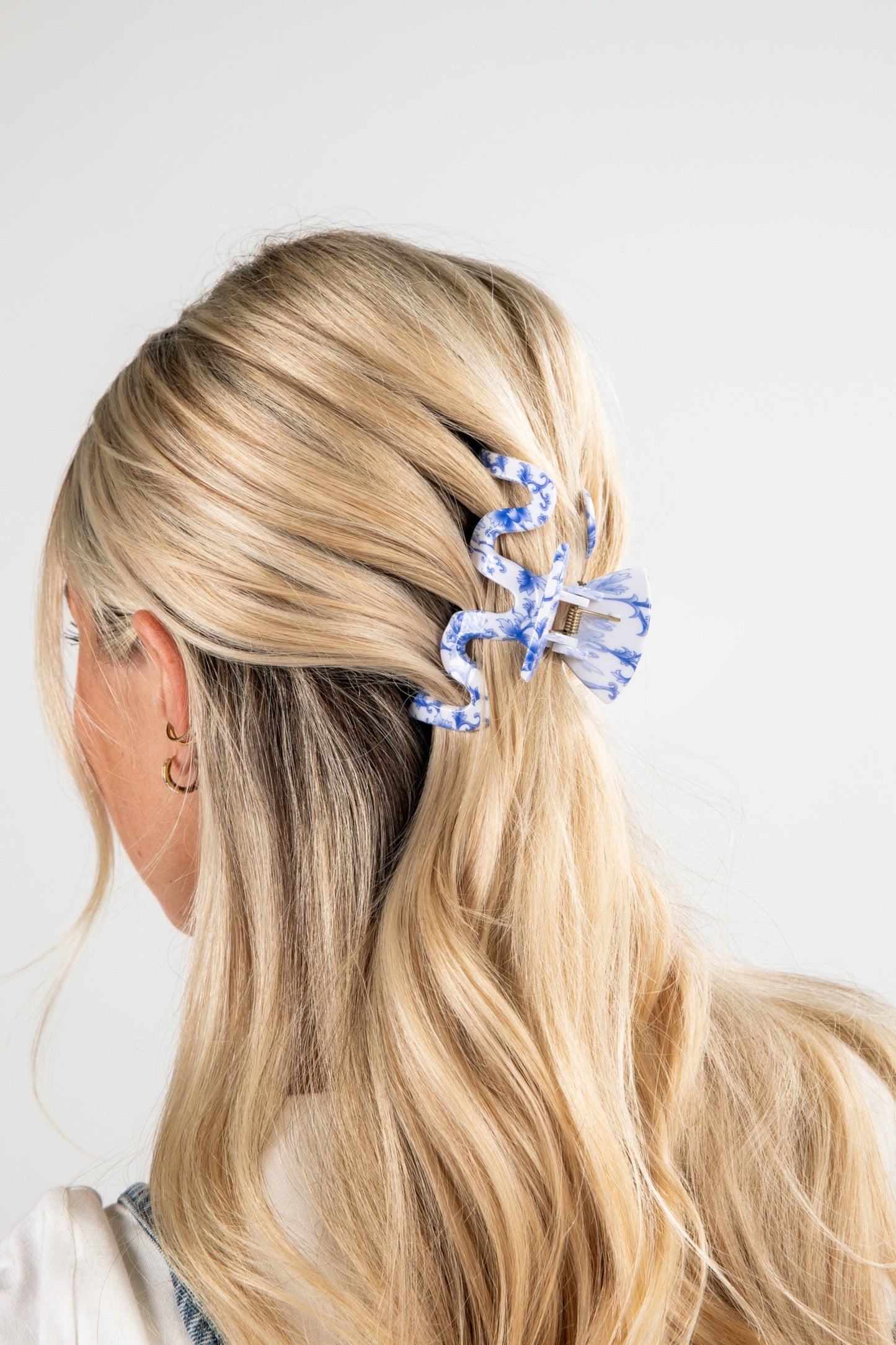 Sweet Credentials Navy Floral Wavy Claw Hair Clip