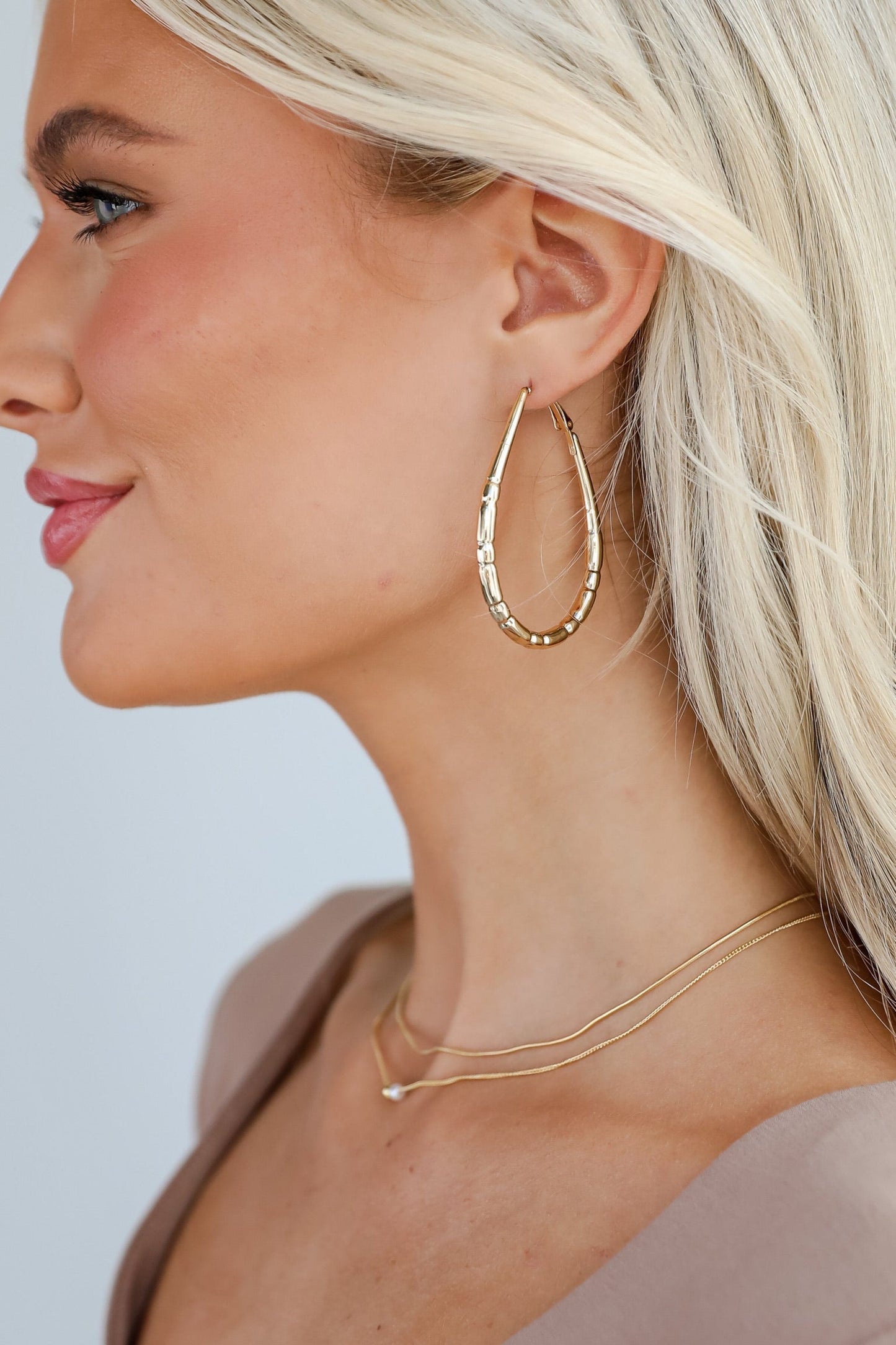 FINAL SALE - Brielle Gold Textured Teardrop Hoop Earrings