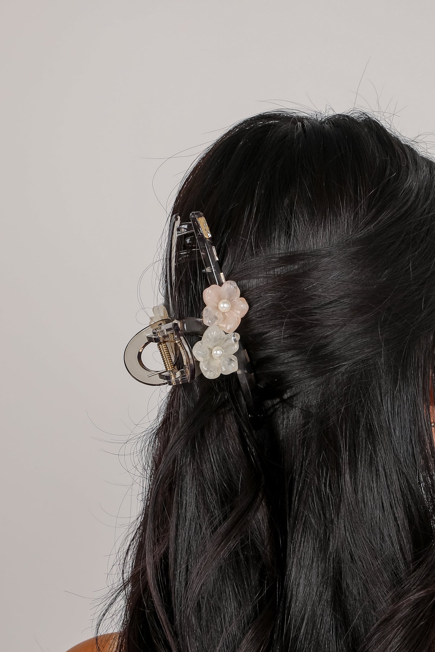 Shining Sweetheart Black Floral Claw Hair Clip
