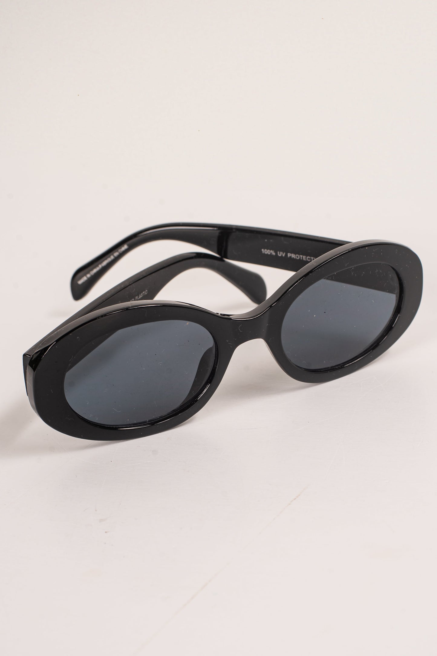 Main Frame Oval Sunglasses