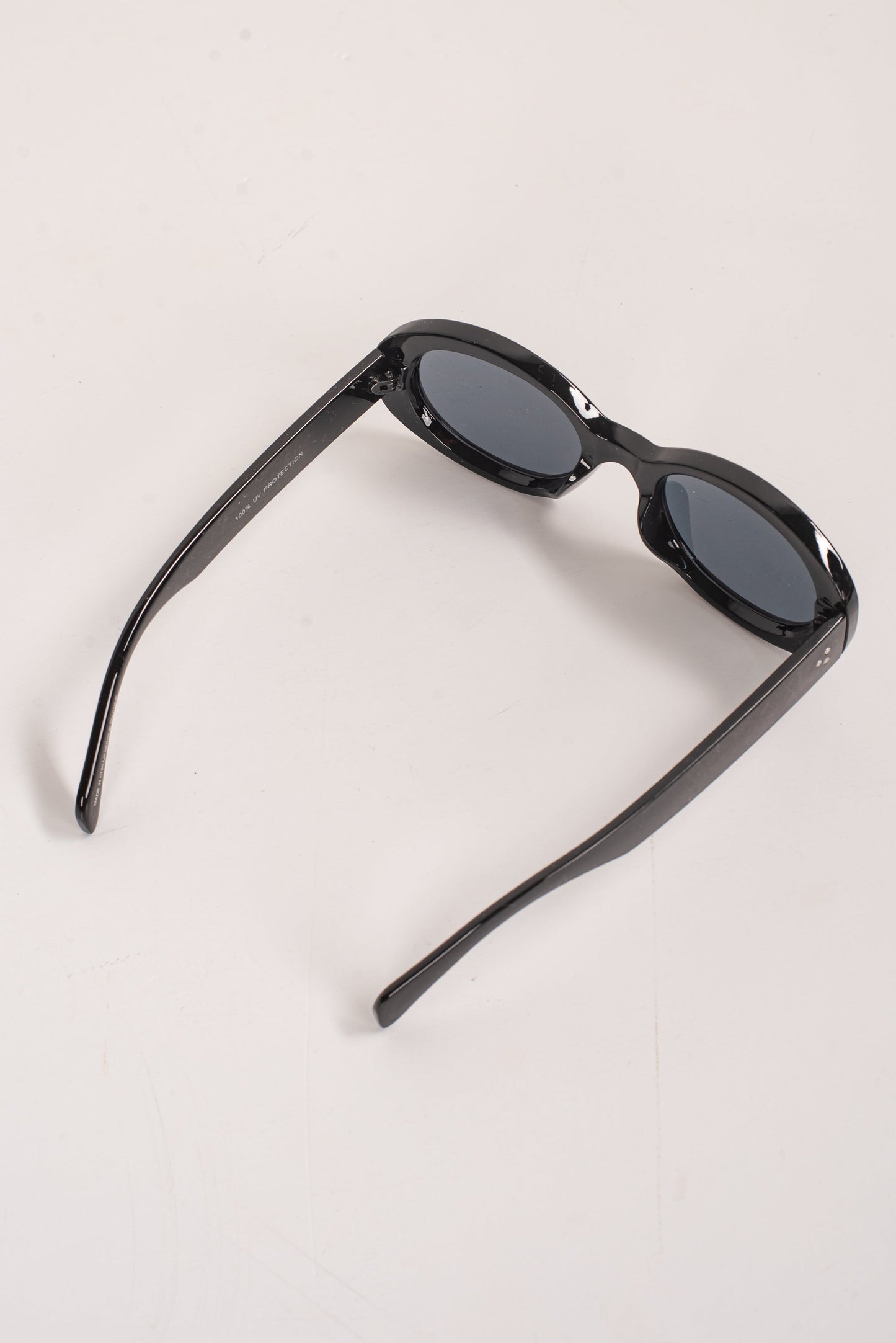Main Frame Oval Sunglasses