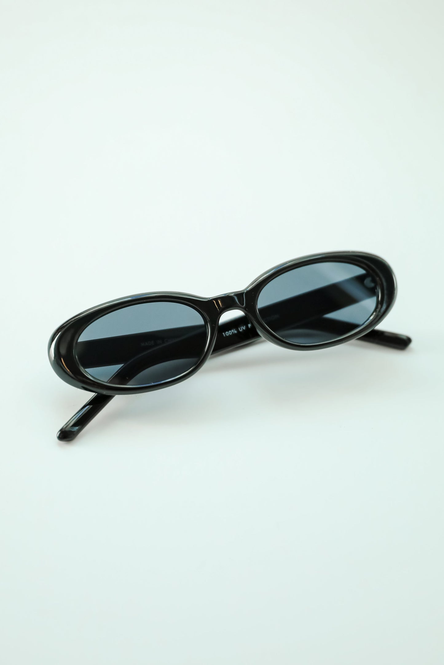 Chic Gaze Oval Sunglasses
