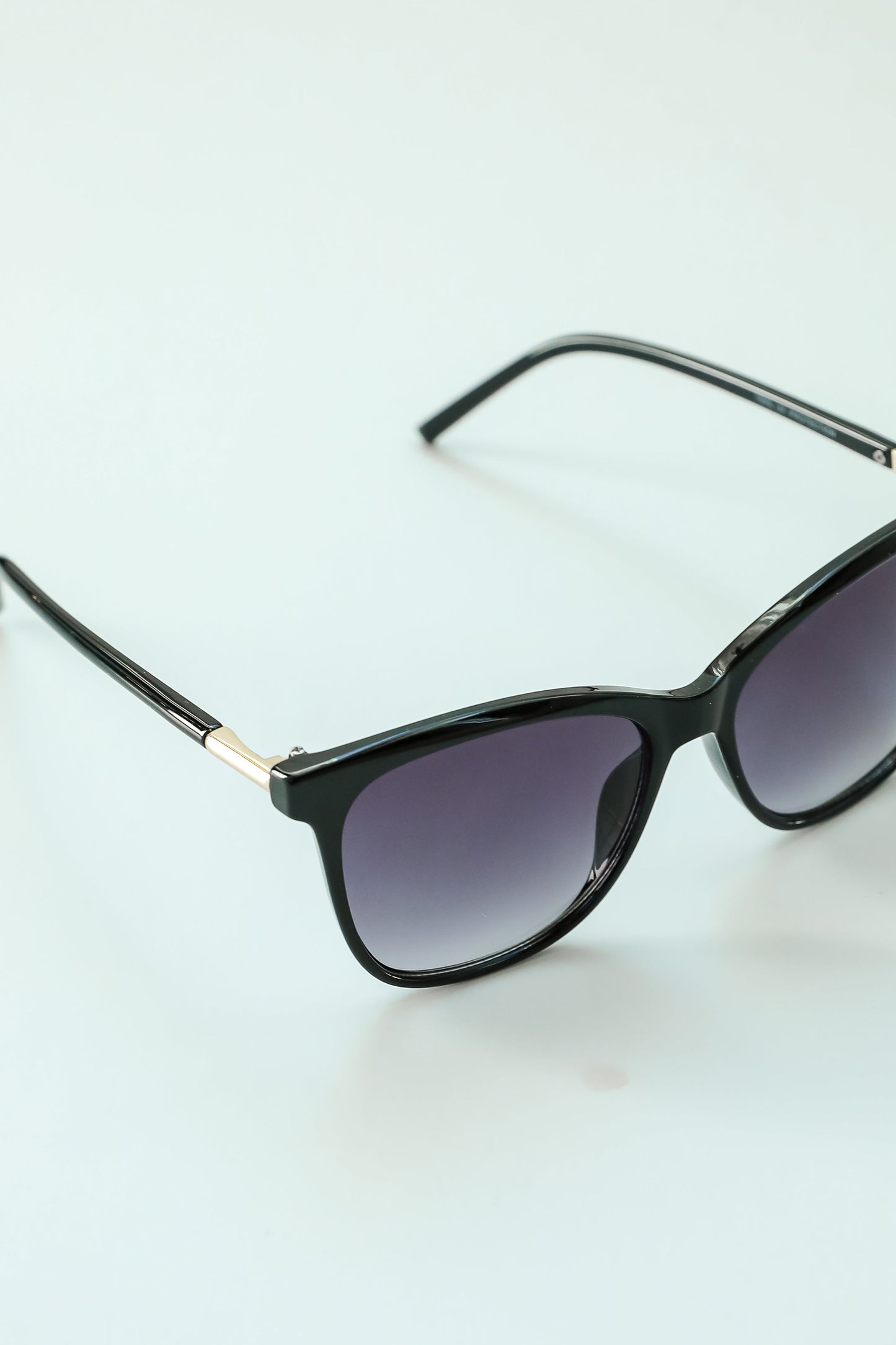 Trendsetting Take Black Square Sunglasses