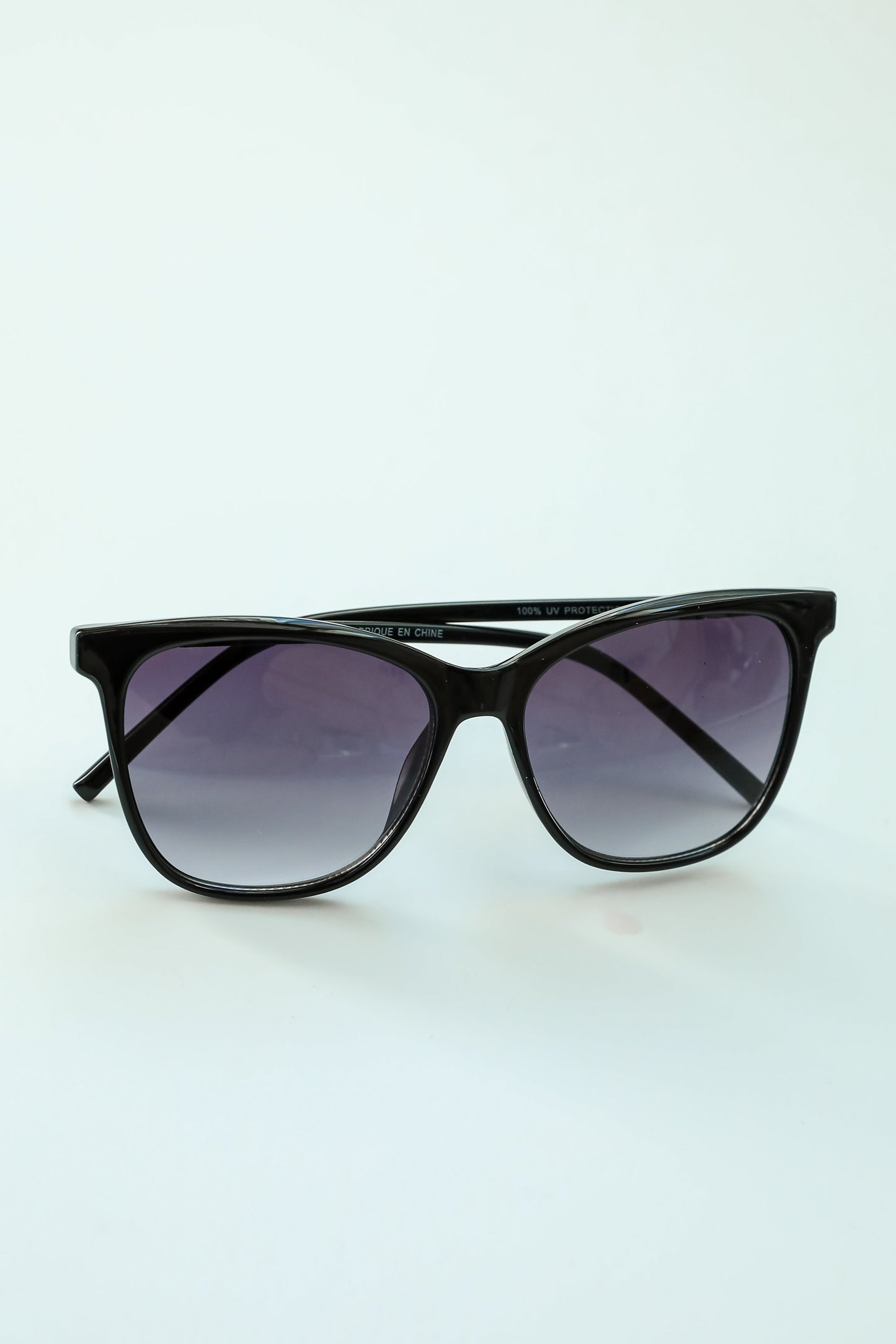 Trendsetting Take Black Square Sunglasses