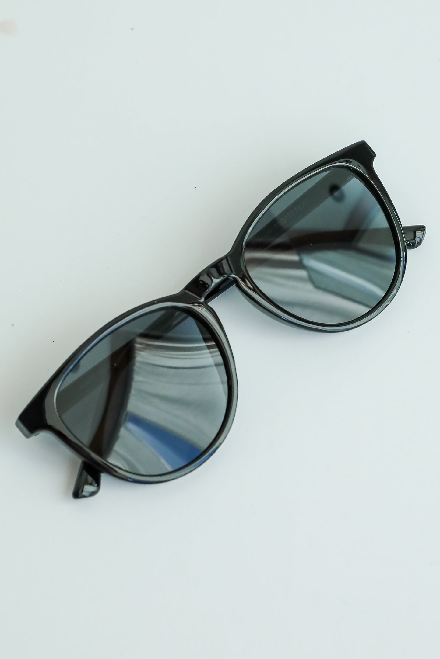 Chillin' Out Round Sunglasses