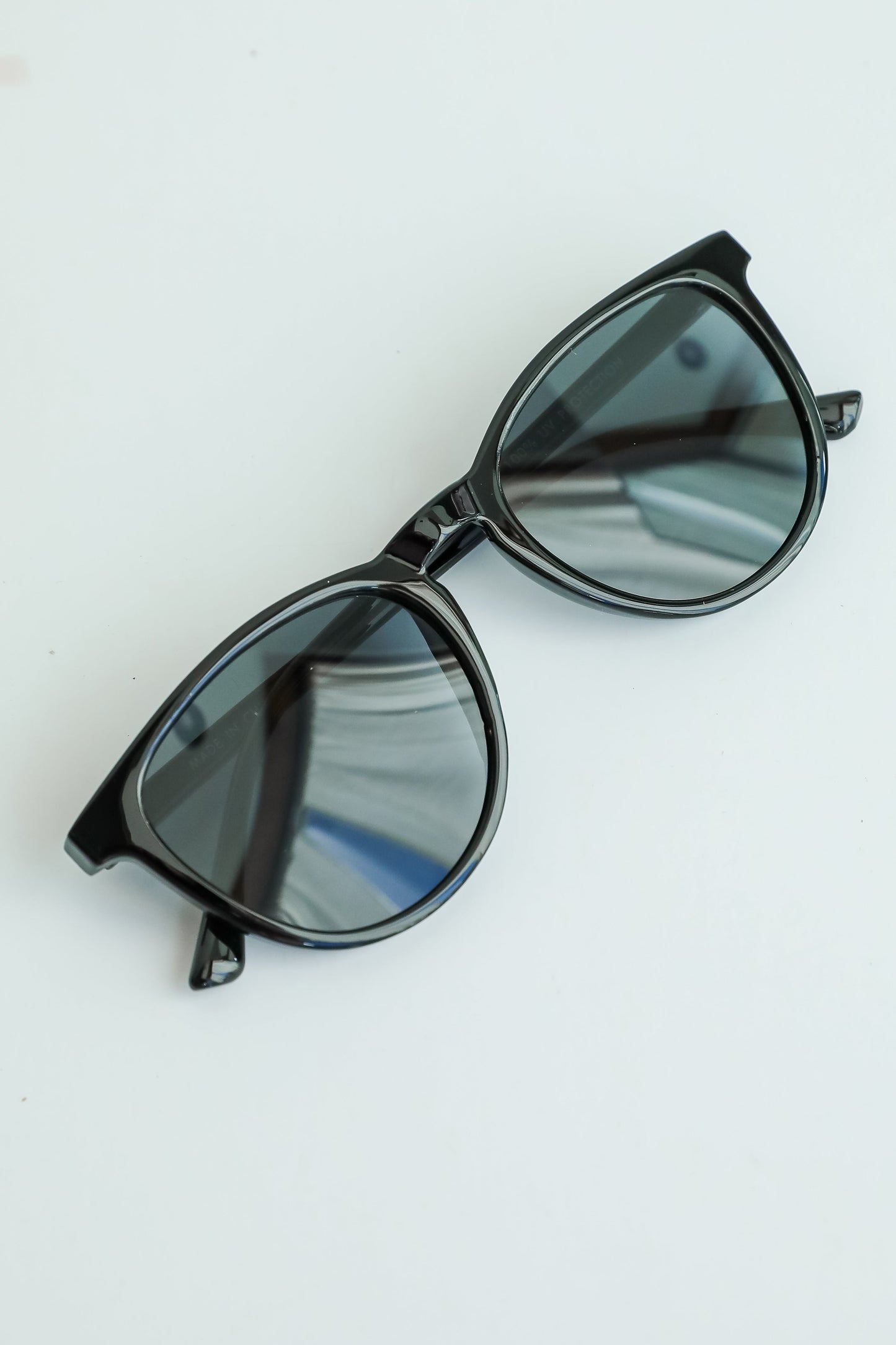 Chillin' Out Round Sunglasses