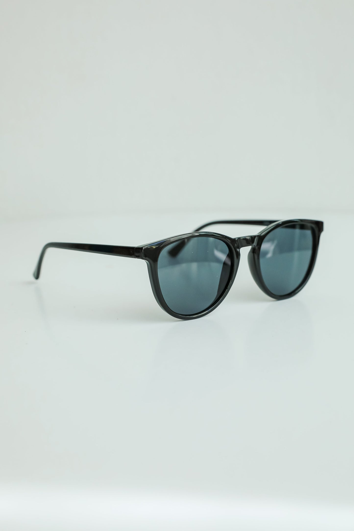 Chillin' Out Round Sunglasses