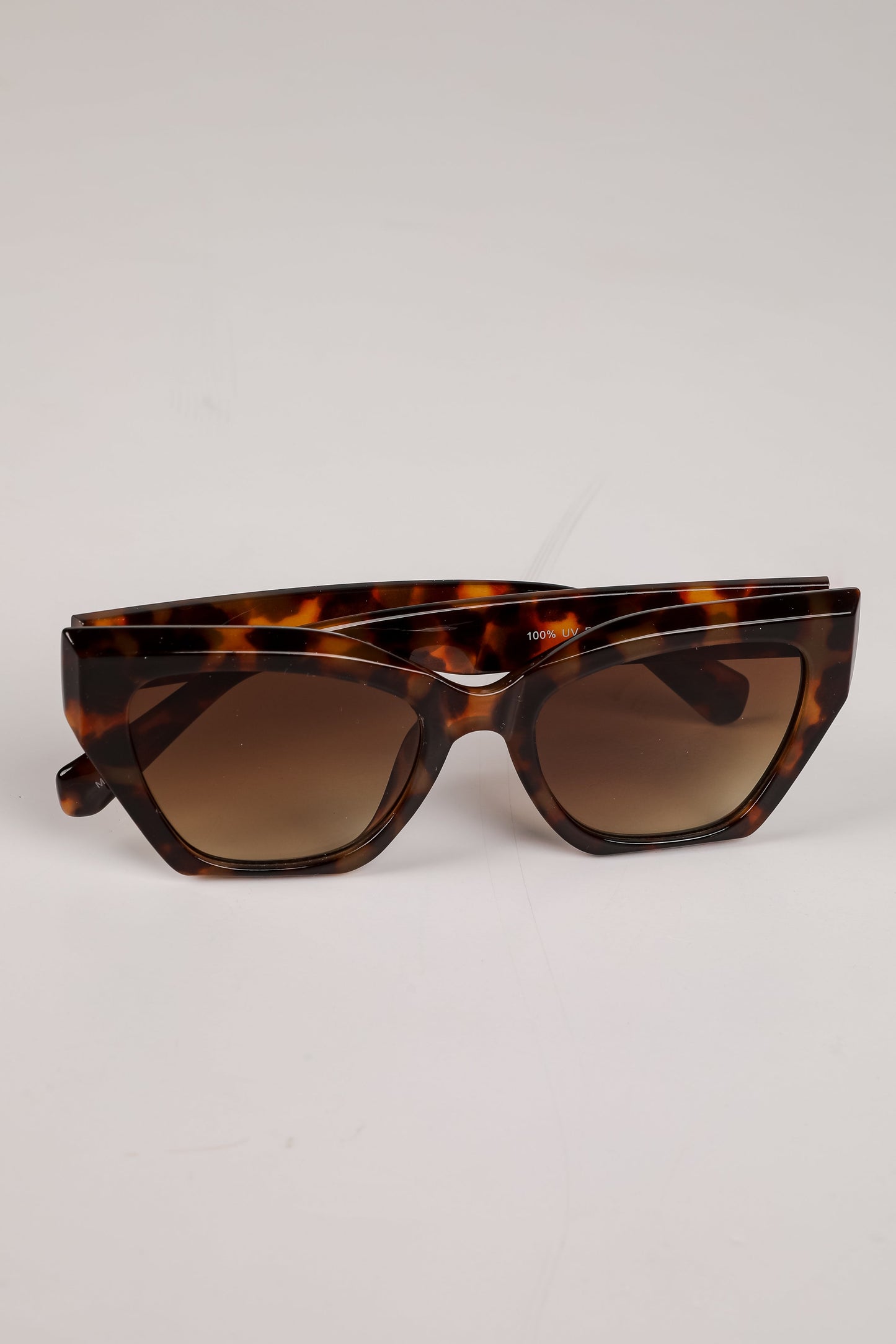 Sleek Living Tortoise Cat Eye Sunglasses