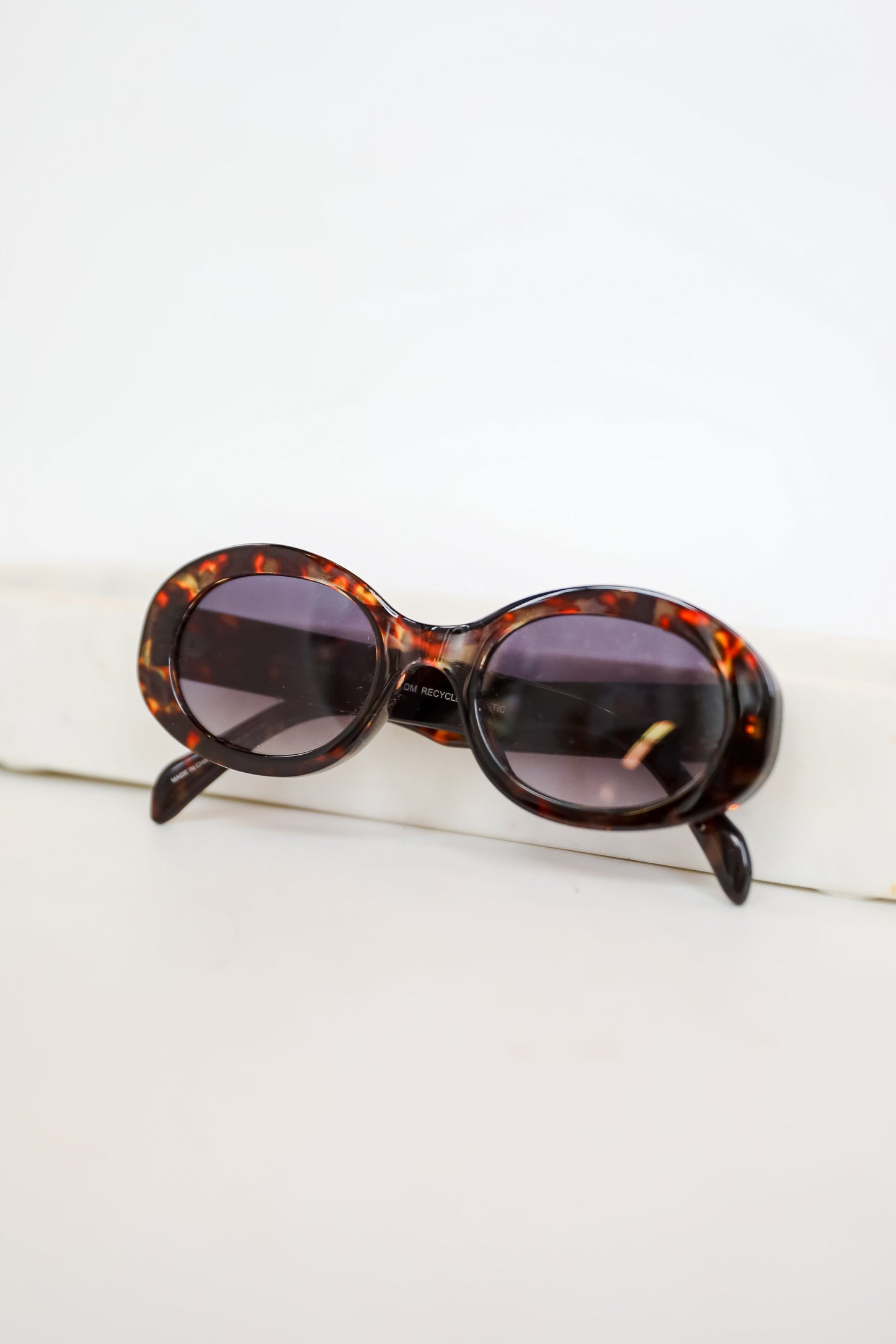 Main Frame Oval Sunglasses