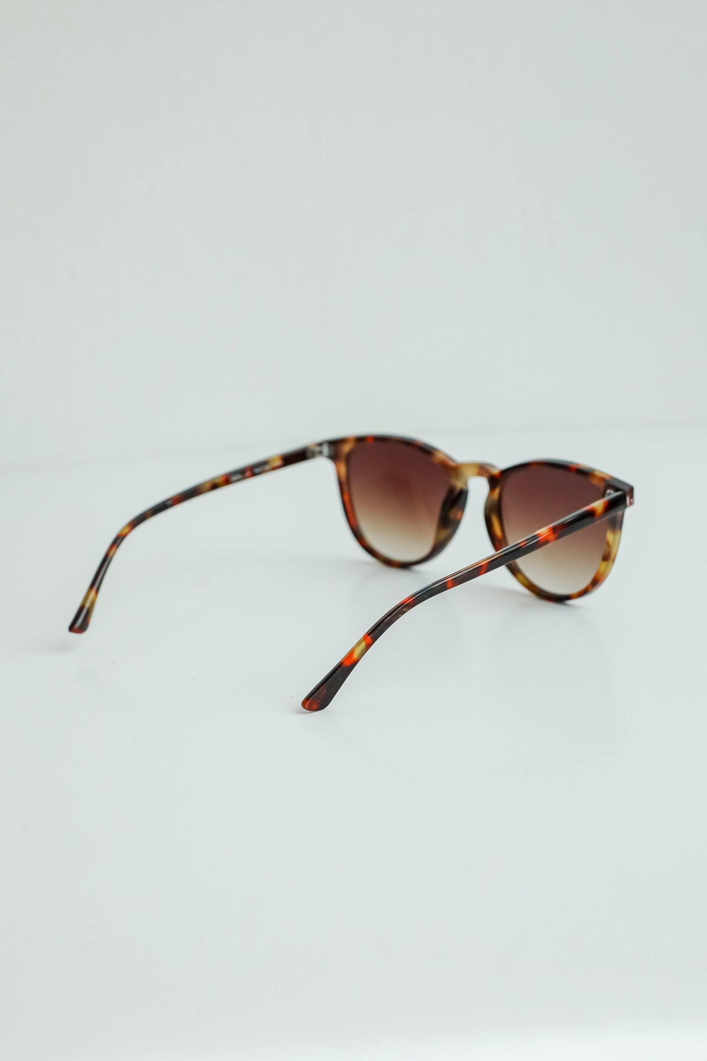 Chillin' Out Round Sunglasses