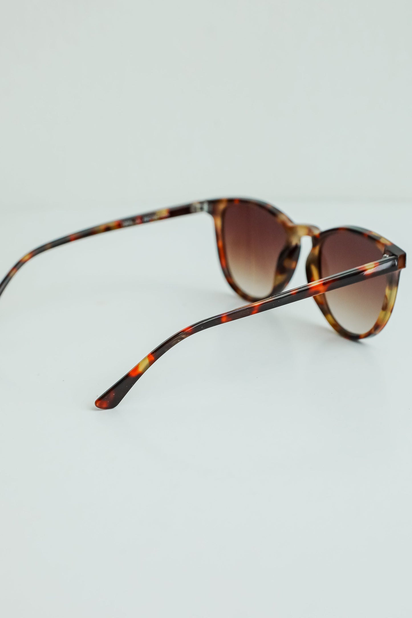 Chillin' Out Round Sunglasses